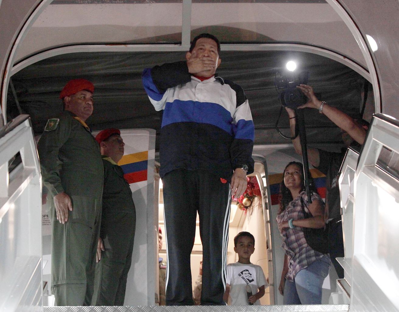 Le "protocole pré-opératoire" d'Hugo Chavez en cours, les médecins "optimistes"