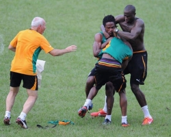 Bagarre de Jouer de l'équipe de Côte d'Ivoire